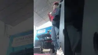Biduan disawer pamer pantat mulus