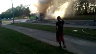 Degantis autobusas
