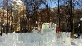 Патриарший пруд: ледяной замок и каток
