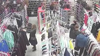 Воры в магазине Мир одежды и обуви