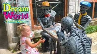 Мила и папа в супер парке развлечений для все семьи Dream World в Бангкоке