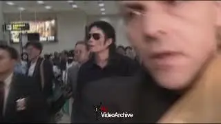 Michael Jackson arriving at Gimpo Airport Seoul, South Korea 99.6.21