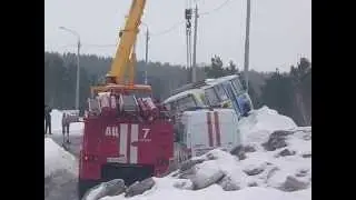 Автобус с пассажирами перевернулся на ул. Осенняя в г. Томске 10.03.2015