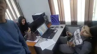 Биз жумушта да шаңдуубуз🎙️🎧😆Кесиптештер менен иш учурунда ушинтип зарядка алып турабыз