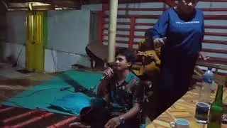 Vidio yang lagi karokean
