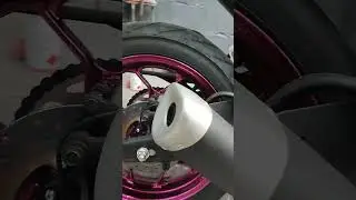 tinta anodizada na roda da Yamaha r3