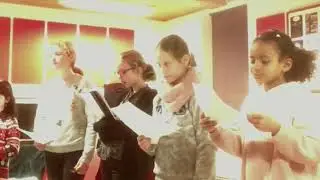 J'ai vu petite maman embrasser le père Noël   HD 720p