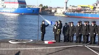 Подъем флага на подводной лодке Б-602 «Магадан»