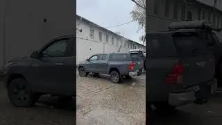 Hardtop Roxform & Capitonaj bena Safari montate pe Toyota Hilux 2023