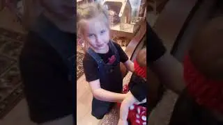 Маруся наряжает свою 