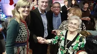 Alberto Fabra visita a los beneficiarios del programa 'No estés solo en Navidad'