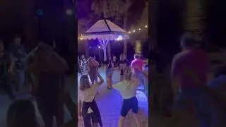 Танцуй пока молодой