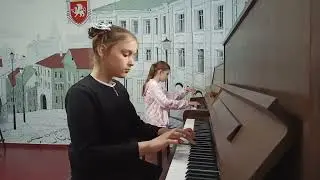 М. Глинка "Детская полька" исполняют Милана Ноздрачев и Милена Надеждина преподаватель Тютюнджи Т.П.