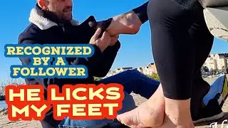 My nylon feet licked in the street by a stranger - Mes pieds léchés dans la rue par un inconnu