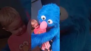 Eat at Sunny Day Cafe with Me! Sesame Place CA ✨️ #shorts #sesamestreet #minivlog