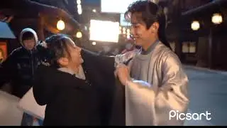 Zhao Yiqin covers Li Jiaqi with his coat | Weibo | Debit Queen