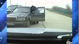 Жестокие драки на дороге Приколы на дороге  Violent fights on the road Comedy on the road