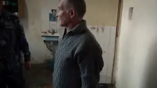 Russian Prison Guards Filmed Punching Inmates