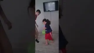 Ағасының футболка шортиін киіп алыпты....Қызым Месси боп жүр...