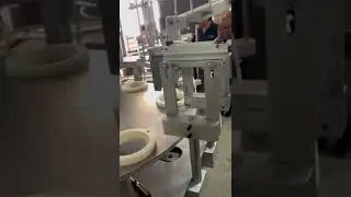 Maquina llenadora y envasadora