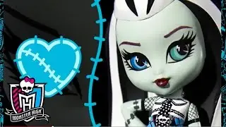 Monster High Vinyl Figures | Monster High