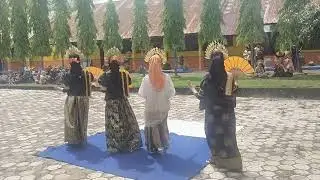 TARI TULOLONNA SULAWESI. TIM 2 SANGGAR RIO RENNU SMAN 12 WAJO.