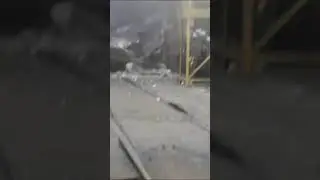 Норильск, Механический завод. обрушение крыши.осторожно мат