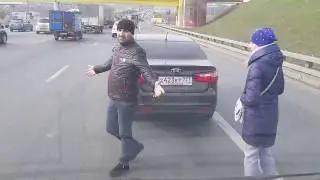 Accident on the Moscow Ring Road involving a Kia, a roadside vehicle and a Gazelle.
