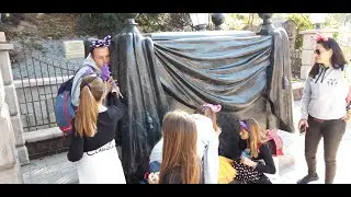 Phantom Manor Cemetery  - Disneyland Paris - soundtrack - heartbeat in the grave - 2019