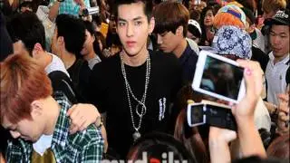Compilation Photo suho menggendong sehun