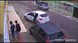 Roubo carro a mão armada