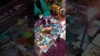 Что за клещ за вас цепляется,свампирить вас пытается?
