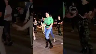 "Билет в один конец", Цинцин танцует на площади