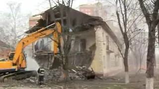 В Раменском снесли ветхий дом