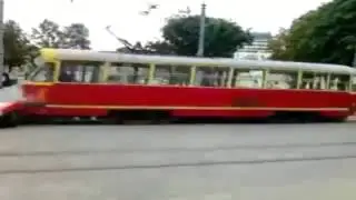 Поспешишь   людей насмешишь. Авто трамваям не помеха