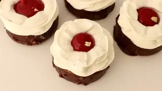 Want to try a vegan dessert? No flour, gelatin, butter, or eggs—still so delicious! 🤤