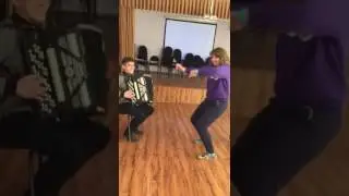 Танцы под баян 😂😂😂