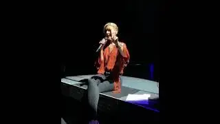 "Estoy muy bien" ☺️ @dido en el @auditoriomx hablando español 🤩
