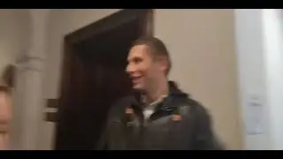 Żywiec, sąd rzuca łańcuchem i ucieka, interwencja policji.