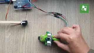 Arduino UNO + HC-SR04 ultrasonic distance sensor + Servomotor