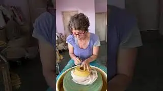 Sometimes a rag works just fine as a chuck. But you need some special trimming skills #trimmingpots