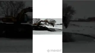 при копании пруда утопили экскаватор