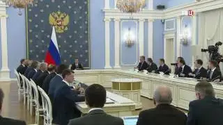 Медведев сказал Ткачеву 'ставить будильник в разные места'.