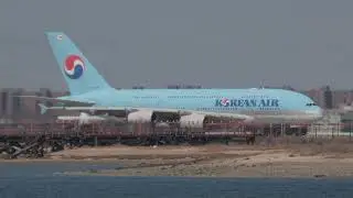 Taxiing and takeoffs runway 31L Kennedy Airport 04/09/2025