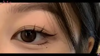 Teach you how to apply eyeliner effectively at a close distance, little fool is not happy