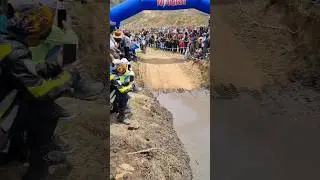 Victory MRX vs Suzuki Dr150