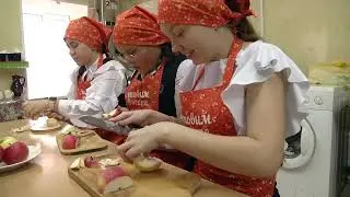 Готовим вместе. Шарлотка
