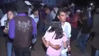 A mi compadre ya borracho se le voltea!