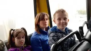 я та моя сім'я,сіли в маршрутку ...