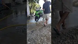 Musim Hujan_ ninja 250 
